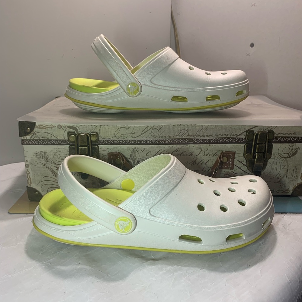 ❌SOLD🐊Crocs Tone Skylar White with Yellow Green Trim